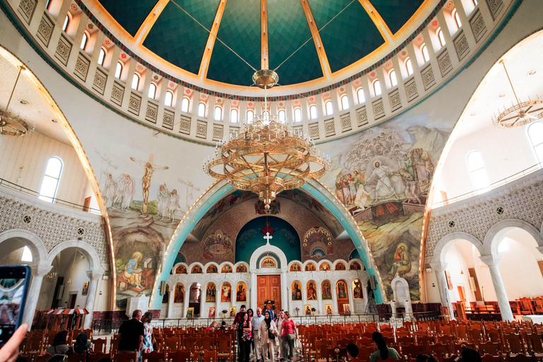 تيرانا: جولة في المدينة مع مصور (احجز قبل يوم واحد!)تيرانا: جولة سيرًا على الأقدام في المدينة مع مصور