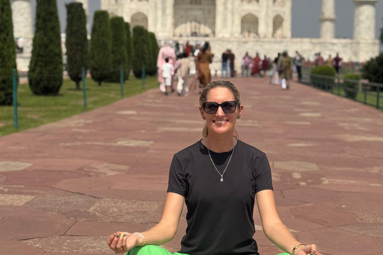 Wycieczka po Tadź Mahal, Czerwonym Forcie i grobowcu Itimada z Delhi z 5-gwiazdkowym obiademZ Delhi: prywatny samochód i przewodnik na wycieczkę (bez biletów i lunchu)