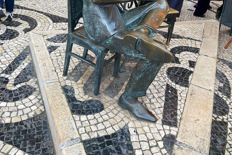 Lisbon: Private full Day Sightseeing tour by tuk-tuk.