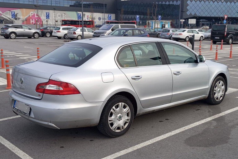 Belgrade: Private Airport Transfer with Meet & Greet Service