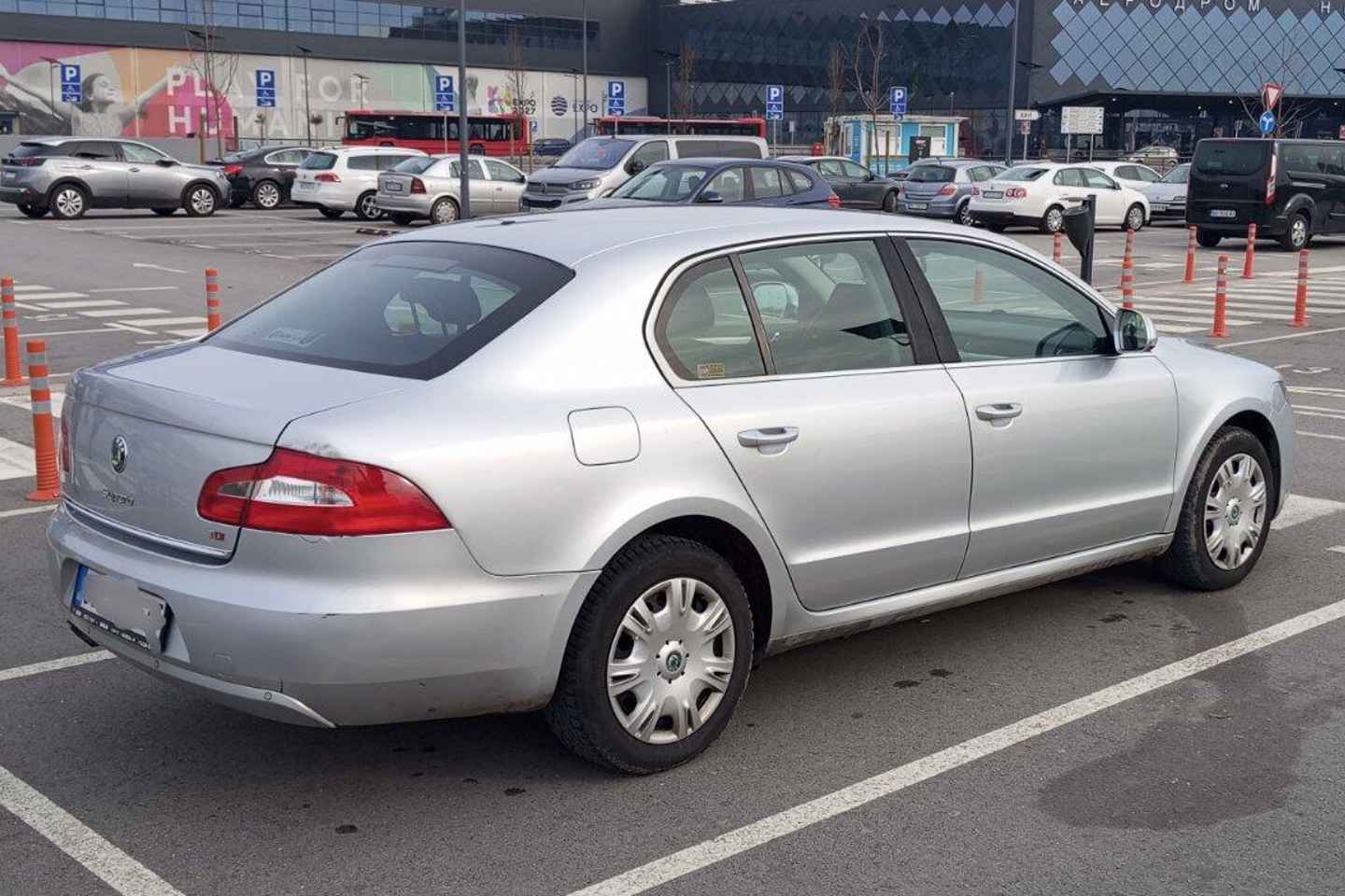 Belgrade: Private Airport Transfer with Meet & Greet Service