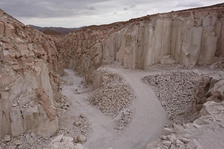 أريكيبا: جولة على طريق سيلار وجولة حاناتأريكيبا: جولة في طريق سيلار وجولة حانات