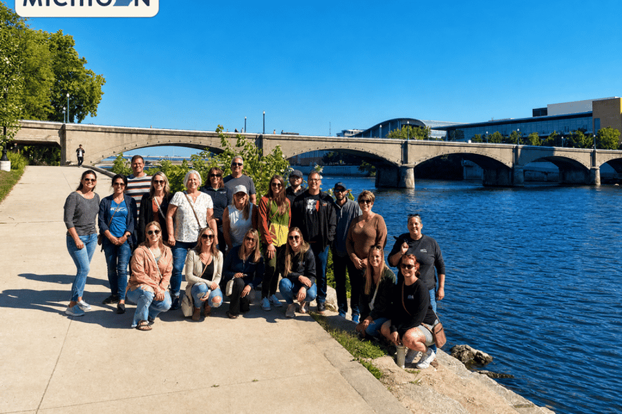 Tour am Flussufer von Grand Rapids. Foto: GetYourGuide