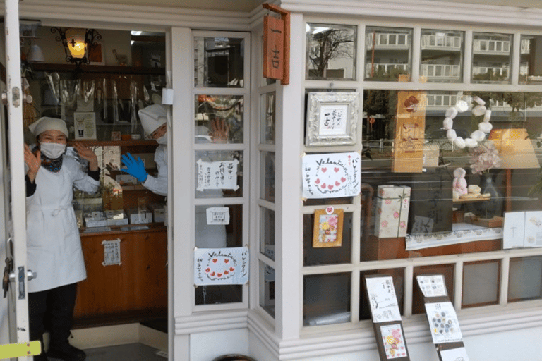 Osaka: Daytime Hanami (Cherry Blossom) and Food Tour