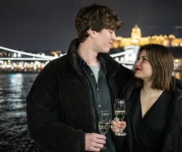 Budapest: Evening Cruise including Drinks and Live Music