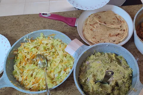 Nairobi: Cooking Class with Kenyan and Indian Dishes
