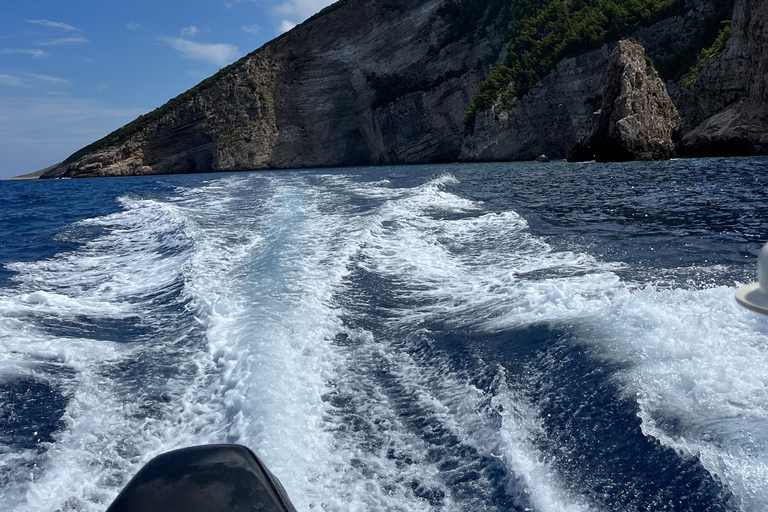 Bespoke private cruise with skipper around ZakynhtosBespoke sunset cruise from Zakynhtos port