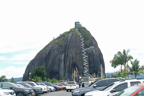 Tour privato di mezza giornata alla Pietra di Peñol da Medellin