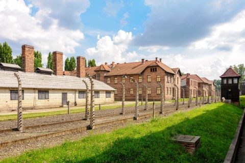 Krakovasta: Auschwitz-Birkenau koko päivän matka lounaalla