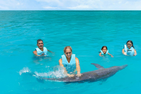 Cancun: Royal Garrafon Park Entry & Dolphin Encounter