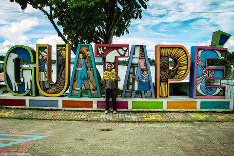 From Medellín: Guatapé Tour with Alto del Chocho Farm Visit