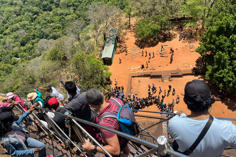 Excursión de un día a Sigiriya y Dambulla desde Ella