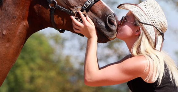 Plitvice: Horseback Riding Tour with Cave Entry Ticket