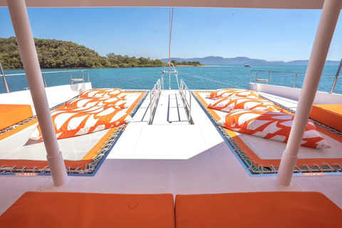 Pattaya: Koh Rin & Bamboo Beach Sunset Premium Tour