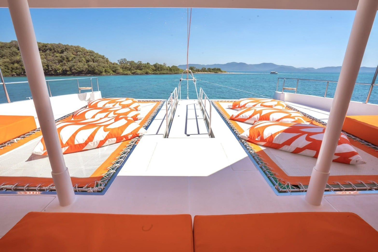 Pattaya: Koh Rin & Bamboo Beach Sunset Premium Tour
