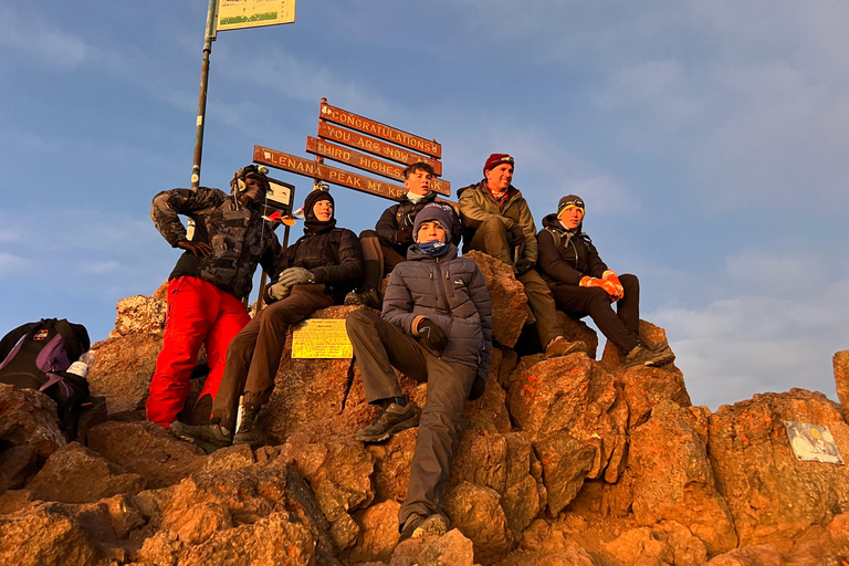 内罗毕：肯尼亚山五日徒步之旅（含餐饮及向导）内罗毕：5 天肯尼亚山徒步旅行（含餐饮和向导