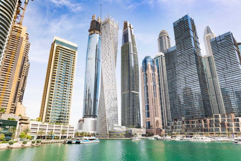 Tour de la côte de Dubaï en yacht + BBQ ou pique-nique et guide virtuelL'excursion en yacht de luxe à Dubaï - Visite de l'Atlantis pendant 3 heures + BBQ en direct