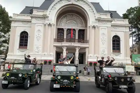 Tour panoramico privato di Ho Chi Minh City con jeep dell'esercito americano