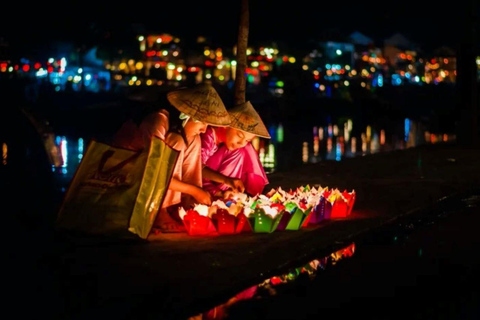 Hoi An: Nocna wycieczka łodzią po rzece Hoai i pływające latarnie