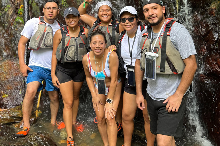 Fajardo : randonnée dans la forêt d'El Yunque, chutes d'eau et toboggan aquatiqueFajardo : Randonnée dans la forêt d'El Yunque, chutes d'eau et toboggan aquatique