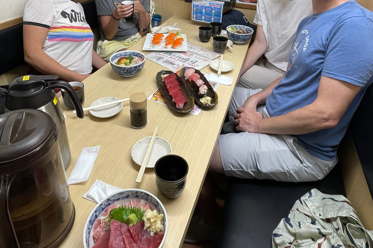 جولة سيرًا على الأقدام في سوق تسوكيجي للأسماك القديم