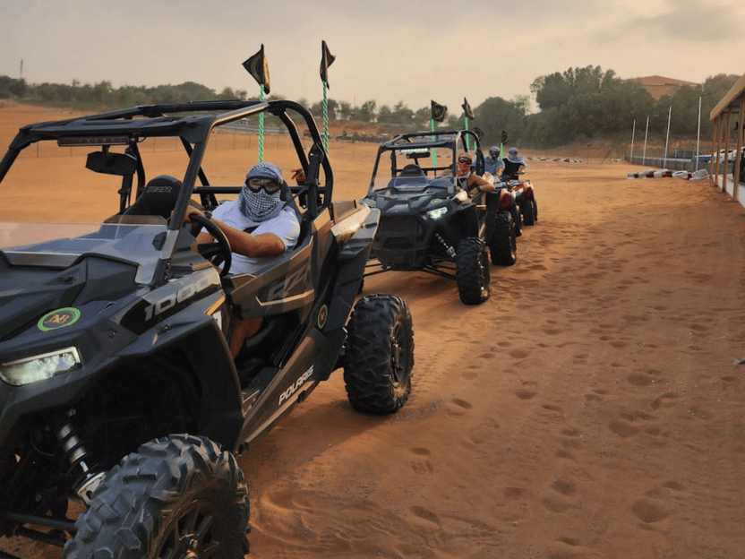 Dubaï : Visite privée du désert en buggy, balade à dos de chameau et surf des sables