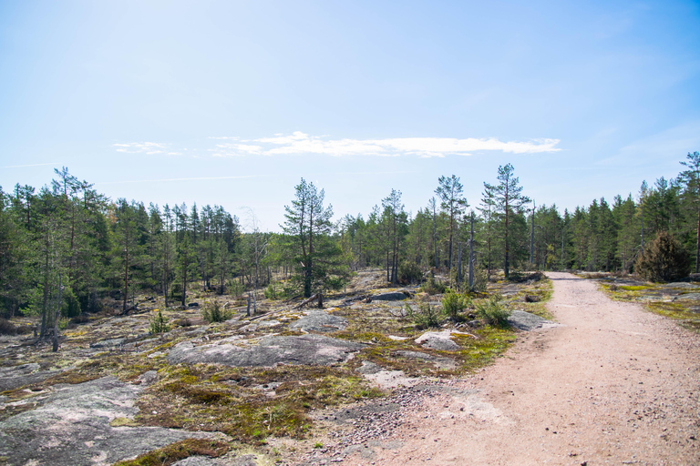 Experiência de caminhada no Parque Nacional Nuuksio saindo de Helsinque