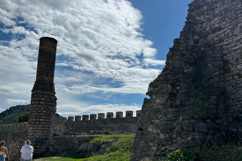 De la côte à la montagne : Circuit des sept villes d&#039;Albanie