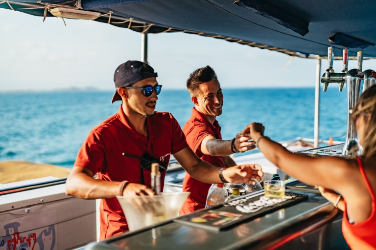 Valencia: Motor Catamaran Cruise with Drink