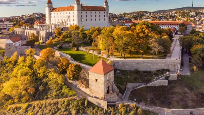 Desde Viena: tour guiado de medio día a Bratislava y sus alrededores