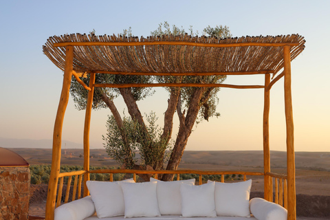 Agafay-Wüste: Quad-Bike, Mittagessen und BadeabenteuerTag in der Agafay-Wüste: Quadfahren, Mittagessen und Badespaß