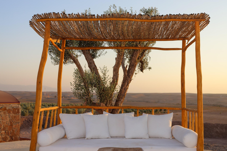 Agafay-Wüste: Quad-Bike, Mittagessen und BadeabenteuerTag in der Agafay-Wüste: Quadfahren, Mittagessen und Badespaß