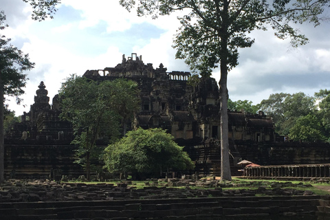 Siem Reap: Angkor Wat and Banteay Srei Temple Day Tour