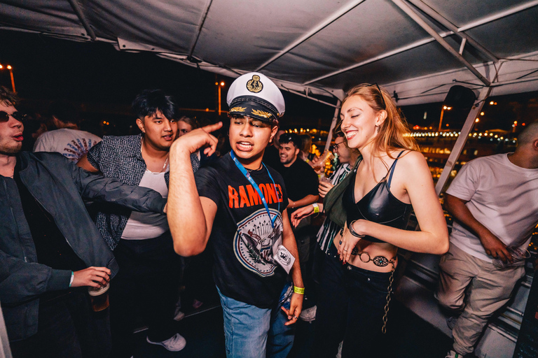 Drunken Monkey Prag Bootsparty mit offener Bar im Duplex ClubDrunken Monkey Prag Bootsparty (KEINE offene Bar oder Duplex)