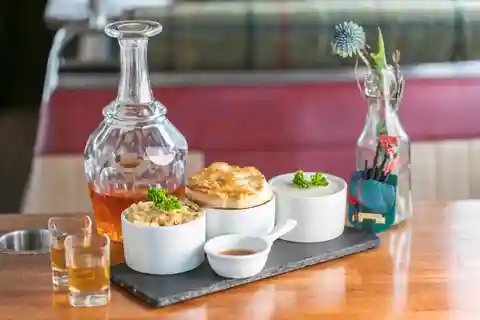 Edinburgh: Guidet whisky-tur med skotsk bolle og pølse