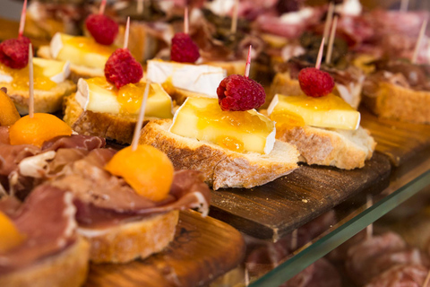 Venice Food Tour: 10 tastings with a 30 Minute Gondola Ride