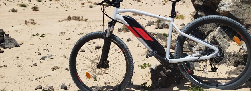 Lanzarote : Tour privé entre mer et volcans en VTT électrique - durée 3h