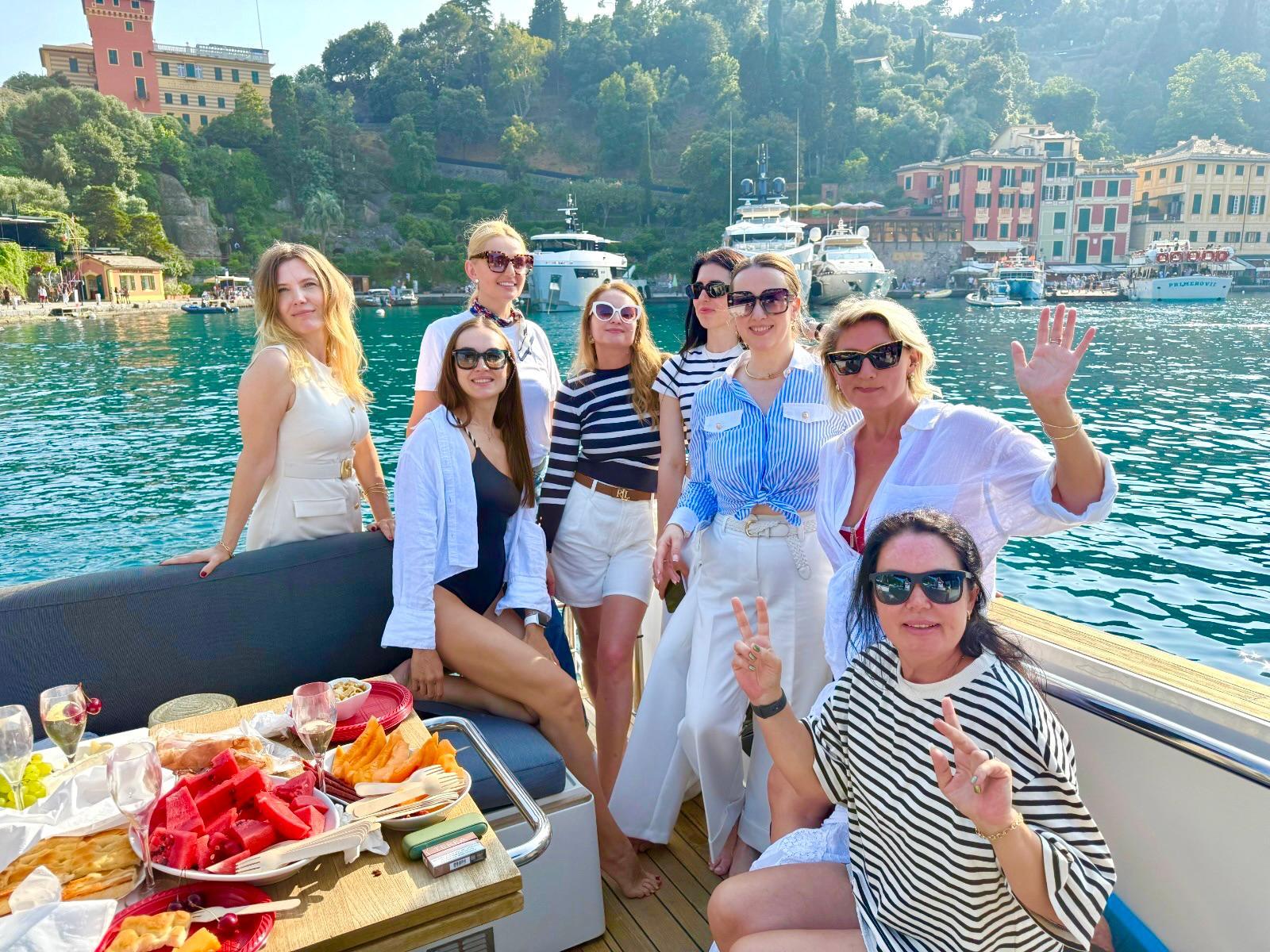 Cinque Terre Luxury Cruise: Yacht Fjord 40' & Aperitif mit Hostess (8 Std.)