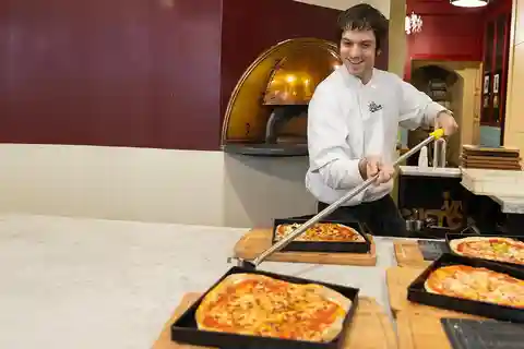 Rzym: Zajęcia z robienia pizzy i tiramisu z winem i limoncello
