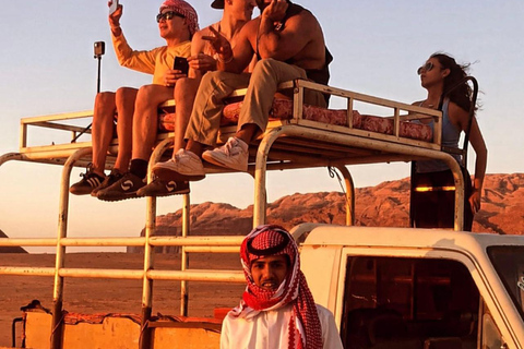 Pustynia Wadi Rum: Całodniowa wycieczka jeepem i tradycyjny lunchWadi Rum: Całodniowa wycieczka jeepem i tradycyjny lunch