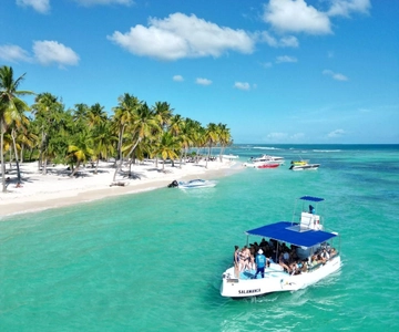 Saona Island: Small Group Virgin Beaches Cruise Day Trip