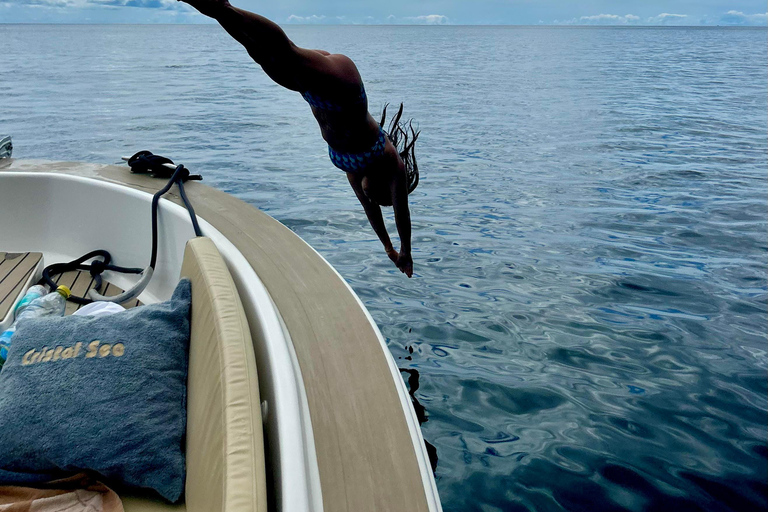 Funchal: excursion privée en bateau au coucher du soleil avec boisson et collations