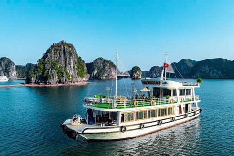 Cat Ba: Lan Ha & Ha Long Bay with kayak, bike, Monkey Island - Image 2