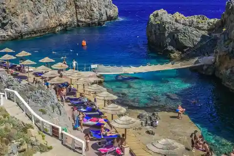 Visite privée des gorges de Kourtaliotiko et de la plage de Kalypso à Réthymnon