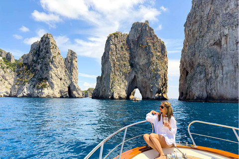 Experiência de barco privado de 7 horas em Capri a partir de Positano