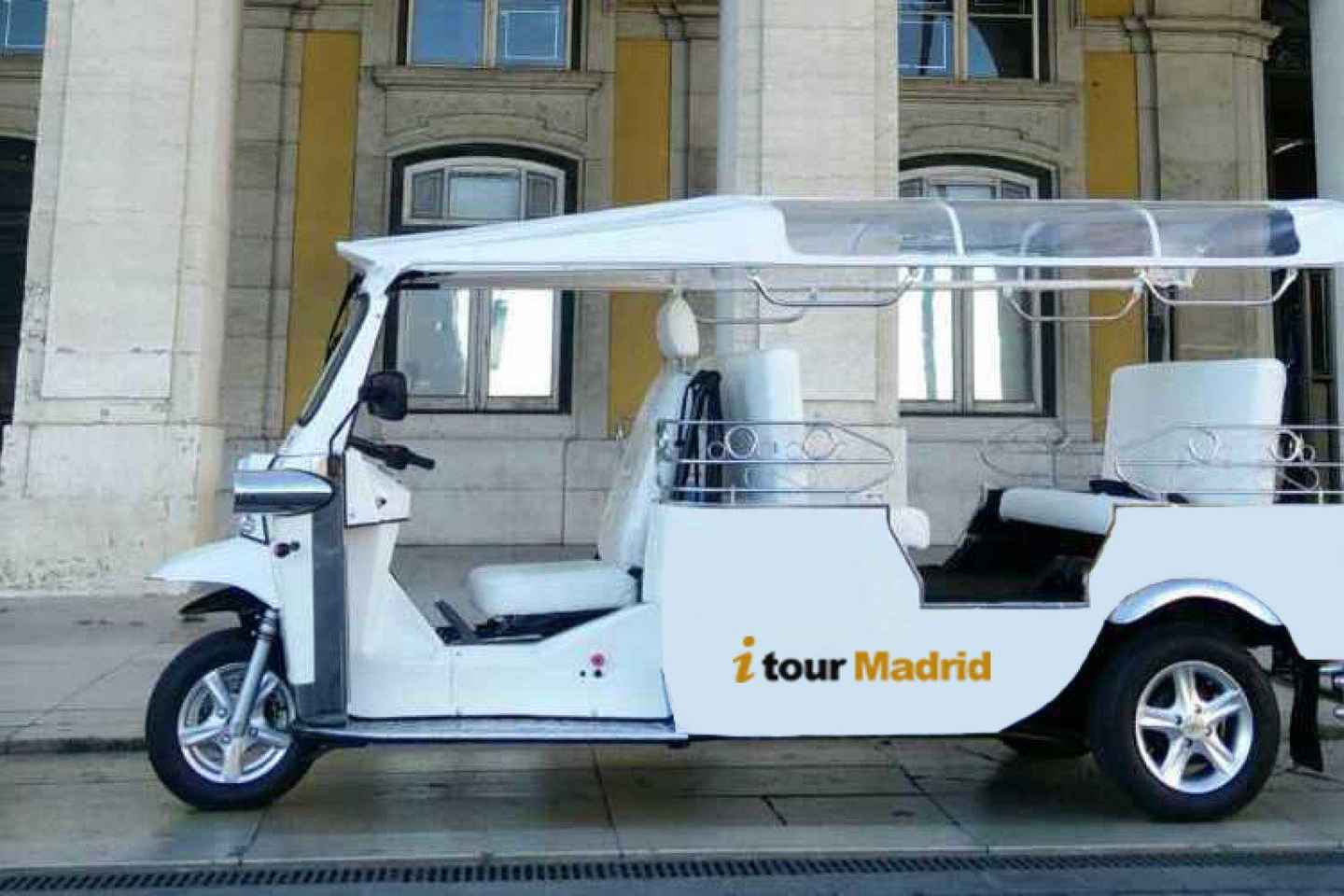 Madrid: Highlights City Tour by Electric Tuk-Tuk