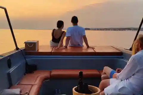 Zadar : Tour en bateau au coucher du soleil avec un verre d'Aperol Spritz