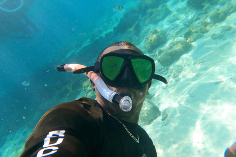 Grand Cayman: Catamaran Cruise with Stingray City & Snorkel