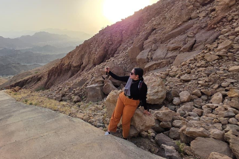 Muscat: Saal Walk Guided Hike with Sunset & City Views Tour