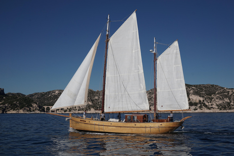 Marseille: Winter brunch on a sailboat Winter brunch on a sailboat